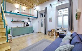 Lovely&Modern Downtown Apartment With Free Parking