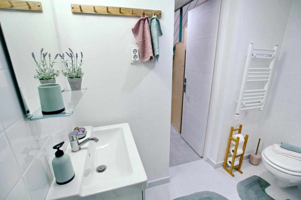 Lovely&Modern Downtown Apartment With Free Parking Budapest Esterno foto